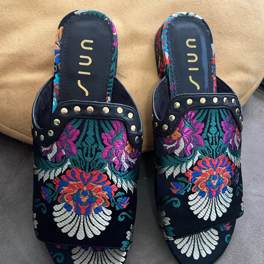 Unisa Black Multicolor Embroidered Flats size 8M